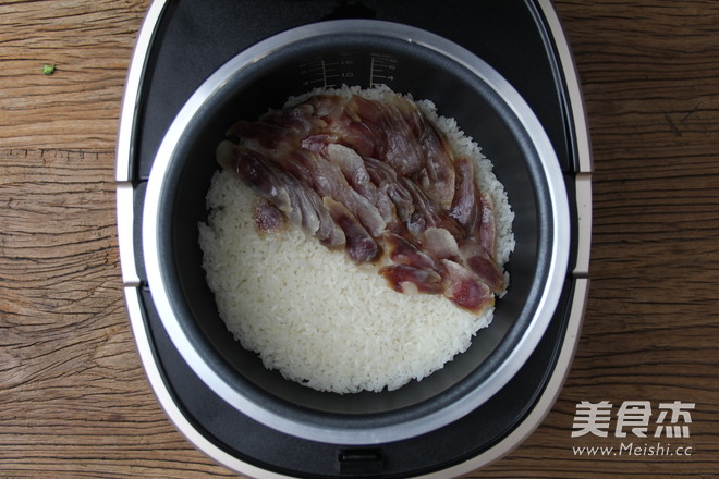 Claypot Rice-iron Cauldron Cooking Rice is Fragrant recipe