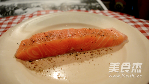 Salmon Salad in The Half-square-meter Kitchen recipe