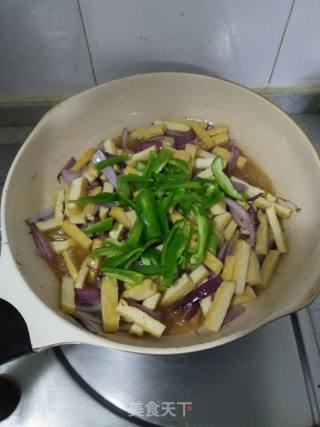 Stir-fried Dried Tofu with Green Onion recipe