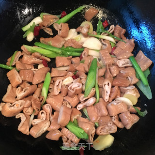 Stir-fried Fat Intestines with Green Peppers recipe