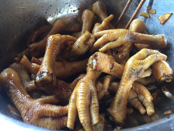 Braised Chicken Feet with Pepper Oil recipe