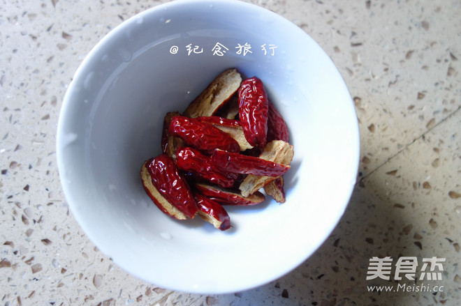 Rose, Red Dates and Black Rice Porridge recipe