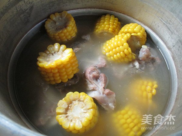 Loofah and Corn Tube Bone Soup recipe