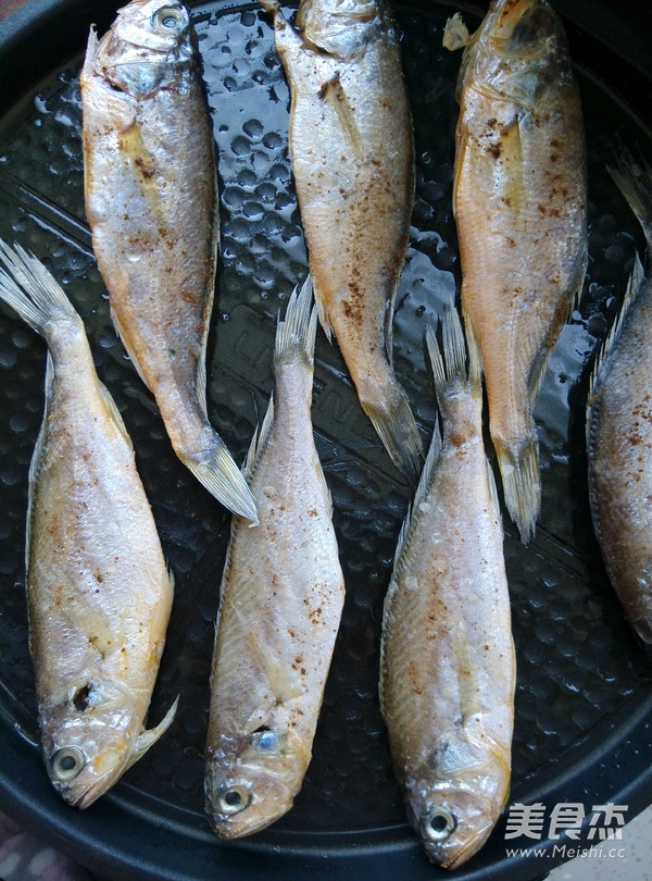 Dry Fried Small Yellow Croaker recipe