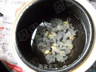 Gorgon Medlar and White Fungus Soup recipe