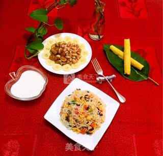 Stir-fried Rice Noodles with Tomato, Egg, Fungus recipe