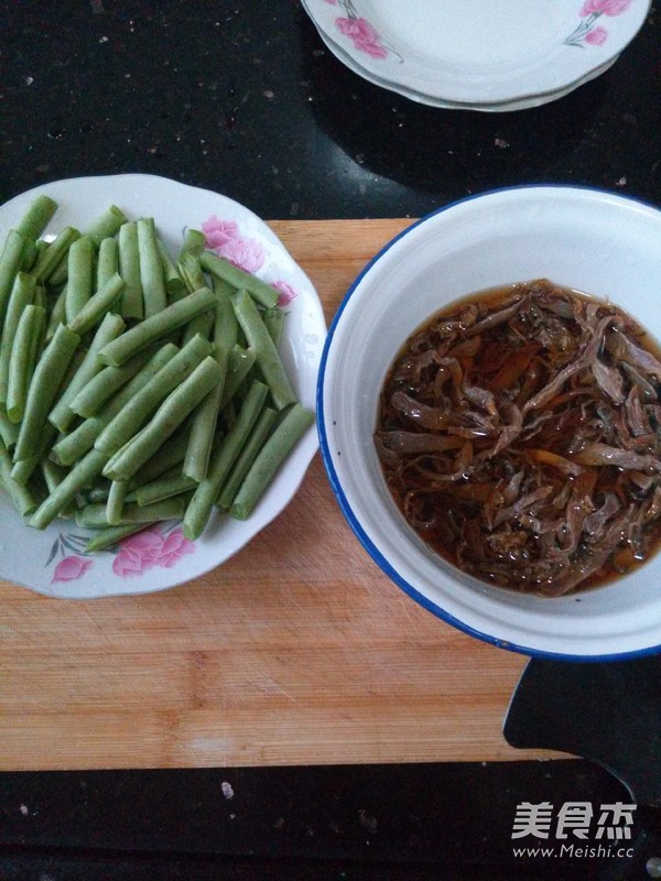 Stir-fried String Beans with Bamboo Shoots and Dried Vegetables recipe