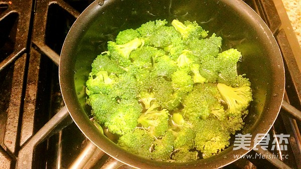 Cream Cheese Broccoli Soup recipe