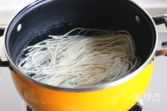 Fried Noodles with Garlic and Egg recipe