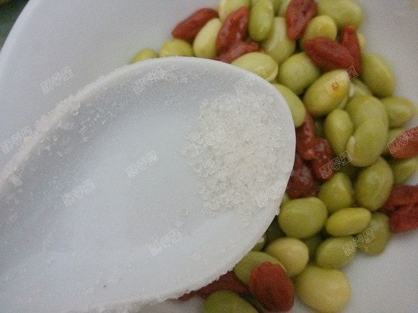 Chinese Wolfberry Mixed with Green Beans recipe
