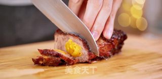 Barbecued Pork with Egg Yolk in Rice Cooker recipe