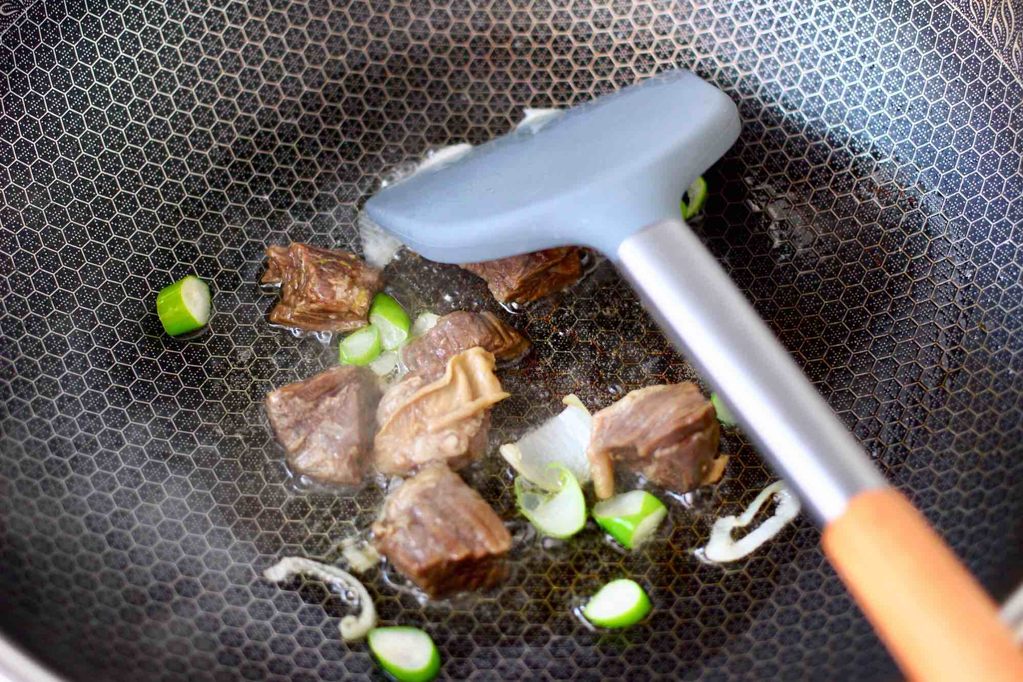 Spinach Noodles with Tomato Brisket recipe