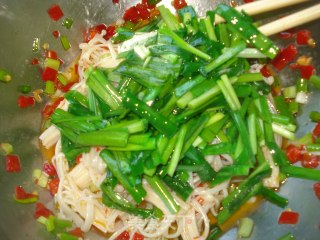 #春食野菜香#pour Oil with Chives and Enoki Mushrooms recipe