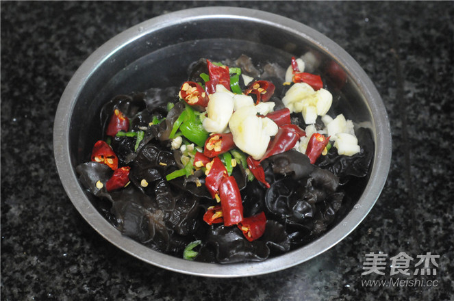 Vinegar Mixed Black Fungus recipe