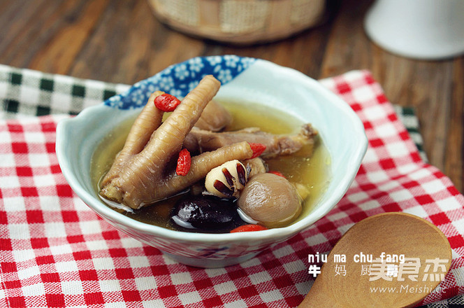 Longan and Gorgon Chicken Feet Soup recipe