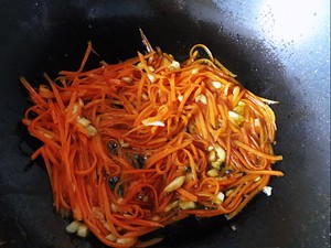 Stir-fried Spinach and Carrot Shreds recipe