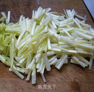 Stir-fried Pork Heart with Leek Sprouts recipe