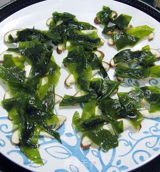 Steamed Wakame with Chopped Pepper Yellow Croaker recipe