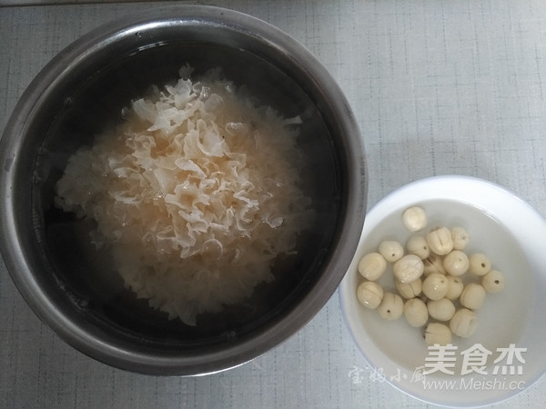 Lotus Seed and Tremella Soup recipe