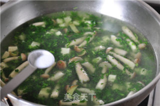 Shepherd's Purse, Crab and Mushroom Tofu Soup recipe