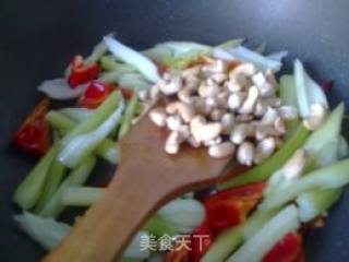 Stir-fried Celery with Cashew Nuts recipe