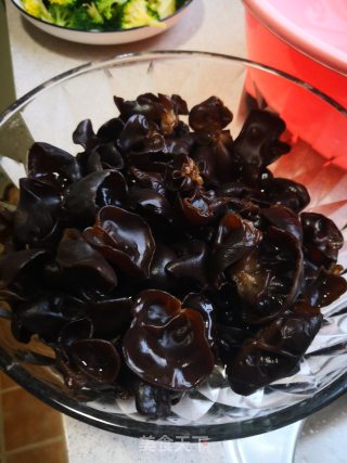 Scrambled Eggs with Fungus recipe