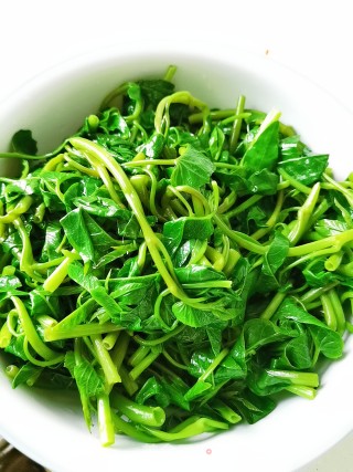 Garlic and Chopped Pepper Spinach recipe