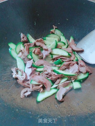 Stir-fried Cucumber with Braised Pork Heart recipe