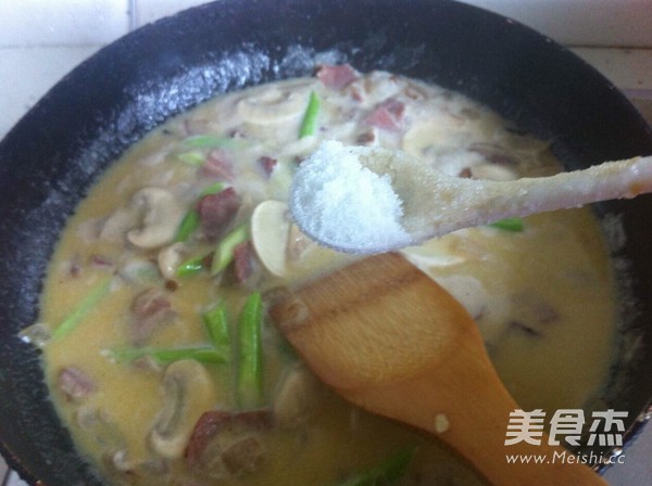 Spaghetti with Creamy Mushrooms and Bacon recipe