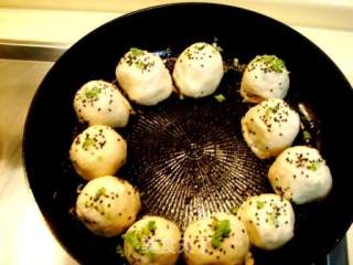 The Flavor of Old Town God Temple "fried Small Steamed Buns" recipe