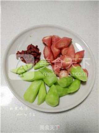 【invigorating Qi and Nourishing Blood】chestnut Chicken Soup recipe