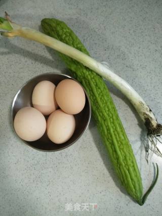 Scrambled Eggs with Bitter Gourd Slices recipe
