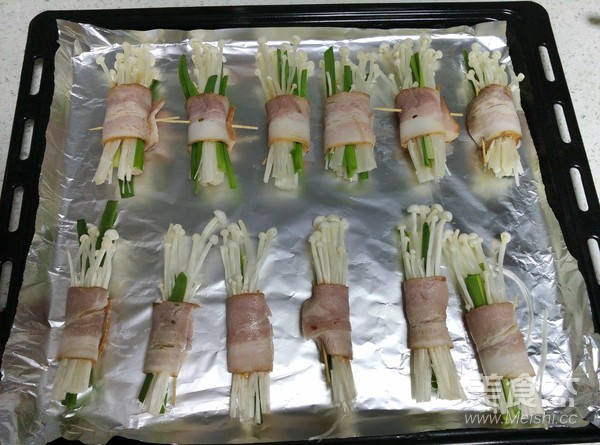 Bacon Enoki Mushroom Roll recipe