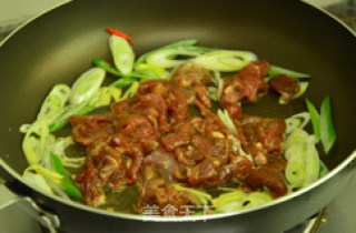 Stir-fried Lamb with Cumin and Scallions recipe