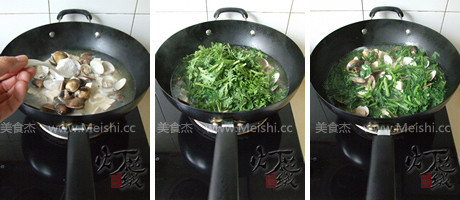 Tofu Stewed with Garland Chrysanthemum and Clams recipe