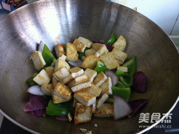 Tofu with Green Peppers and Green Onions recipe