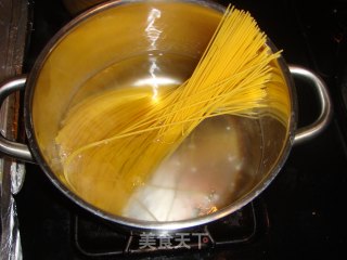 Spaghetti with White Clam Sauce recipe