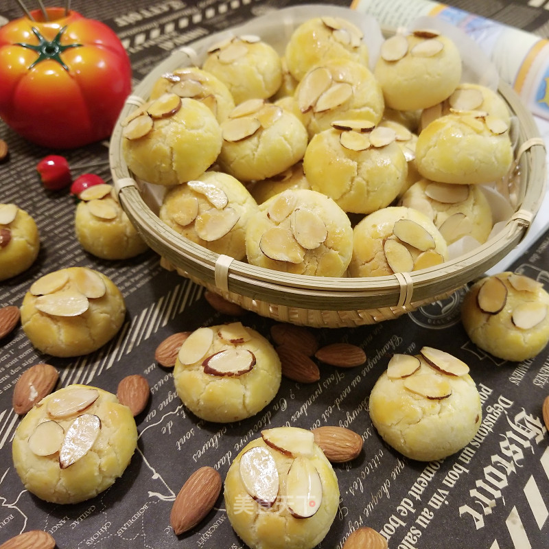 Salted Egg Yolk Almond Crisp recipe