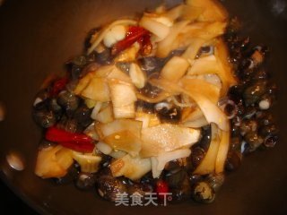 Fried Stone Snails with Perilla Sour Bamboo Shoots recipe