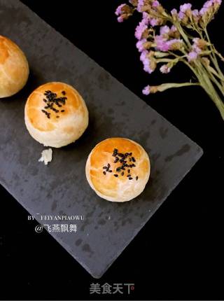 Enjoy Mid-autumn Festival and Reunion~【golden Egg Yolk Pastry】 recipe