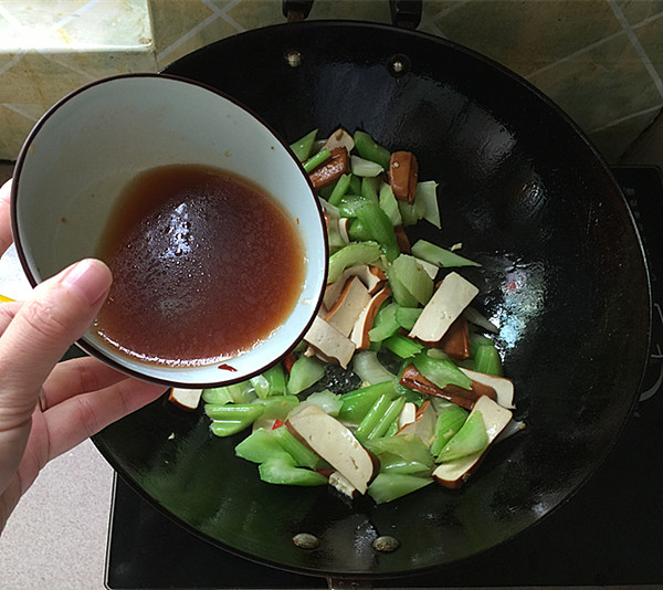 Celery Stir-fried Tofu recipe