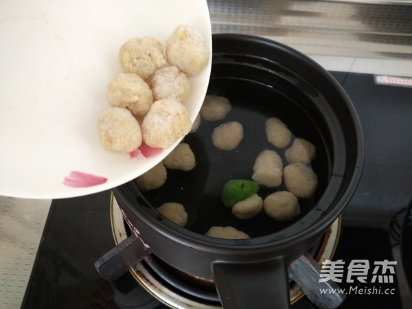 Seaweed Meatball Soup recipe