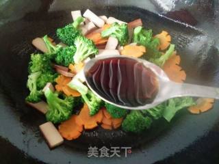 Scrambled Eggs with Broccoli and Carrots recipe