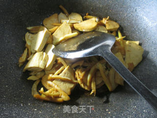 Stir-fried Fresh Vegetarian Chicken with Bamboo Shoot Tips recipe