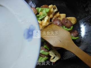 Stir-fried Tofu with Hot Pepper and Spicy Sausage recipe