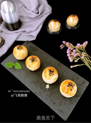 Enjoy Mid-autumn Festival and Reunion~【golden Egg Yolk Pastry】 recipe