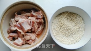 Steamed Ribs with Glutinous Rice and Lotus Leaves recipe