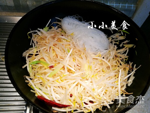 Stupid Bean Sprouts Fried Noodles: Northeast Home Cooking, Delicious and Refreshing, Super recipe