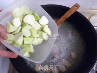 Loofah and Fungus Vermicelli Soup recipe