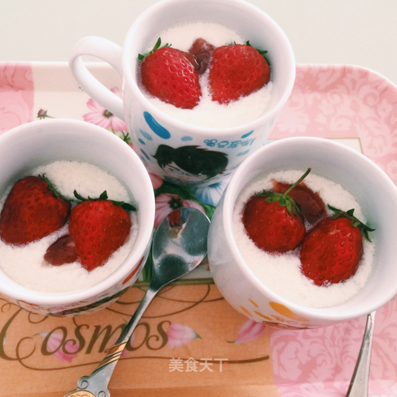 Strawberry Milk Meringue recipe